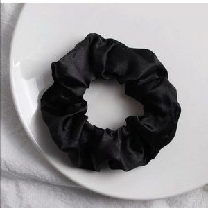 Hair Scrunch Black Satin